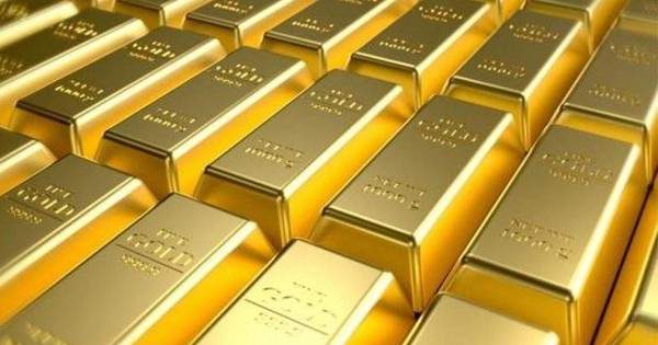 Giá vàng thế giới sắp cán mốc lịch sử 2.700 USD/ounce