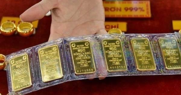 Người dân kêu khó mua vàng, một nhà băng vừa quyết định mở rộng thêm 6 điểm bán