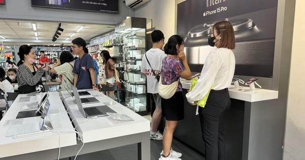 iPhone 15 Pro Max vẫn “hot” trong tuần đầu mở bán, không lo “khan” hàng, mua trực tiếp nhanh hơn cọc