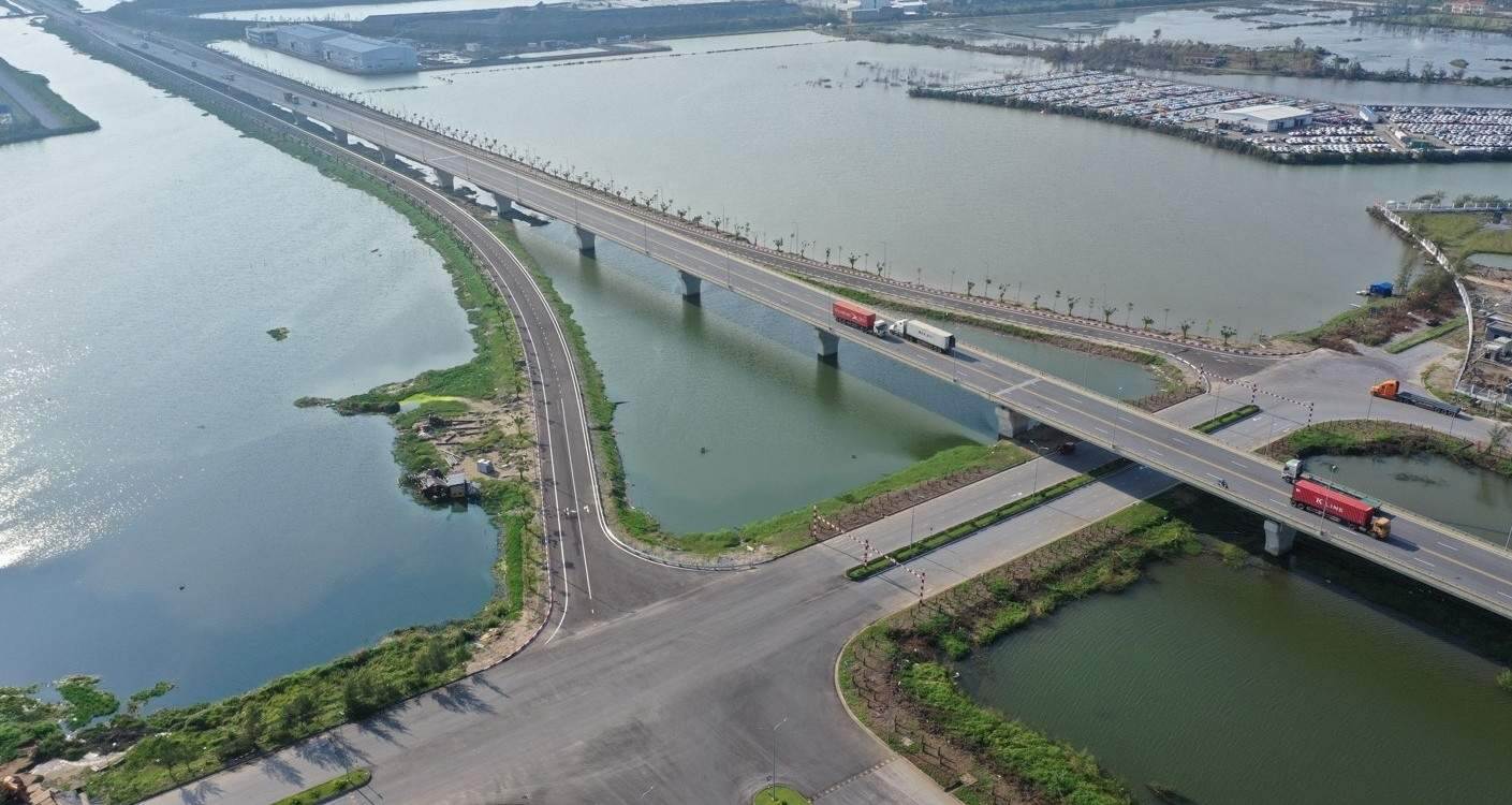 Khai thác nút giao kết nối tuyến song hành với đường ô tô Tân Vũ