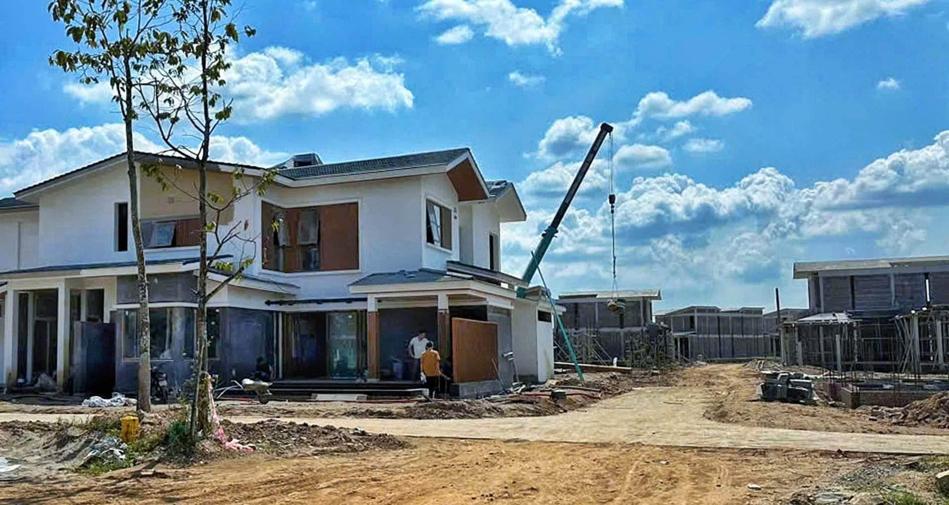 Phú Thọ kiểm tra dãy biệt thự xây ‘thần tốc’ gần hoàn thiện sau 1 ngày cấp phép