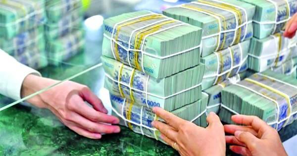 Tiền gửi vẫn chảy mạnh vào ngân hàng
