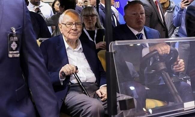 Billionaire Warren Buffett donates .1B to charity, plans to give away fortune after death
