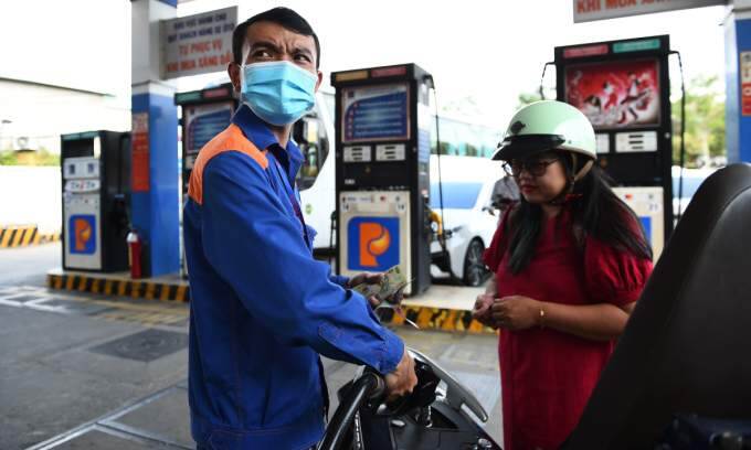 Gasoline, diesel prices drop – VnExpress International