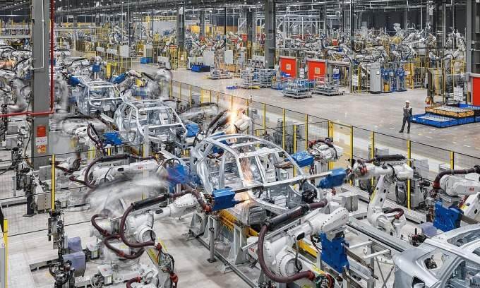 Sons of Vietnam’s richest man Pham Nhat Vuong own stake in Vingroup’s robot business
