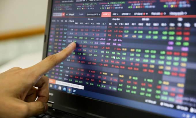 Vietnam stocks plunge to lowest since early August