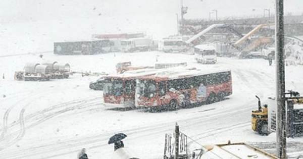 Tuyết rơi kỷ lục ở Seoul (Hàn Quốc) gây mất điện và làm nhiều chuyến bay bị hủy