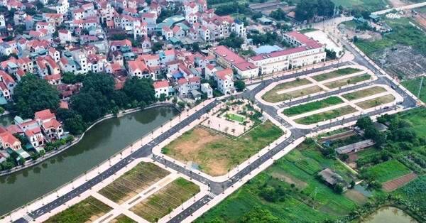Nhiều người bỏ về, có lô vòng 7 vọt lên 109 triệu/m2