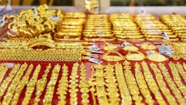 “Núp bóng” tiệm vàng để chuyển hàng triệu USD ra nước ngoài