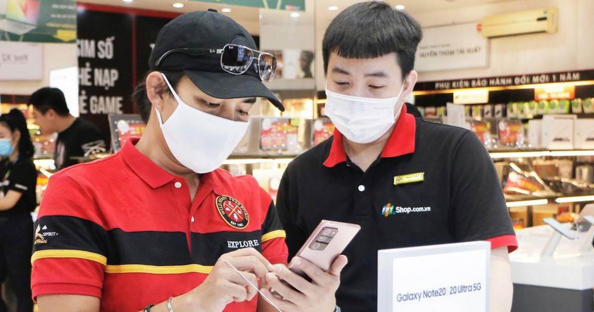 ‘Phượt thủ’ Trần Đặng Đăng Khoa trải nghiệm Note20 tại FPT Shop