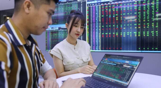 VN-Index starts week slightly up VN-Index starts week slightly up