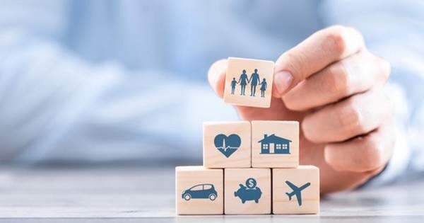 Sau 10 năm tham gia bảo hiểm nhân thọ, đóng hơn 200 triệu đồng, người mua nhận về gần 100 triệu đồng
