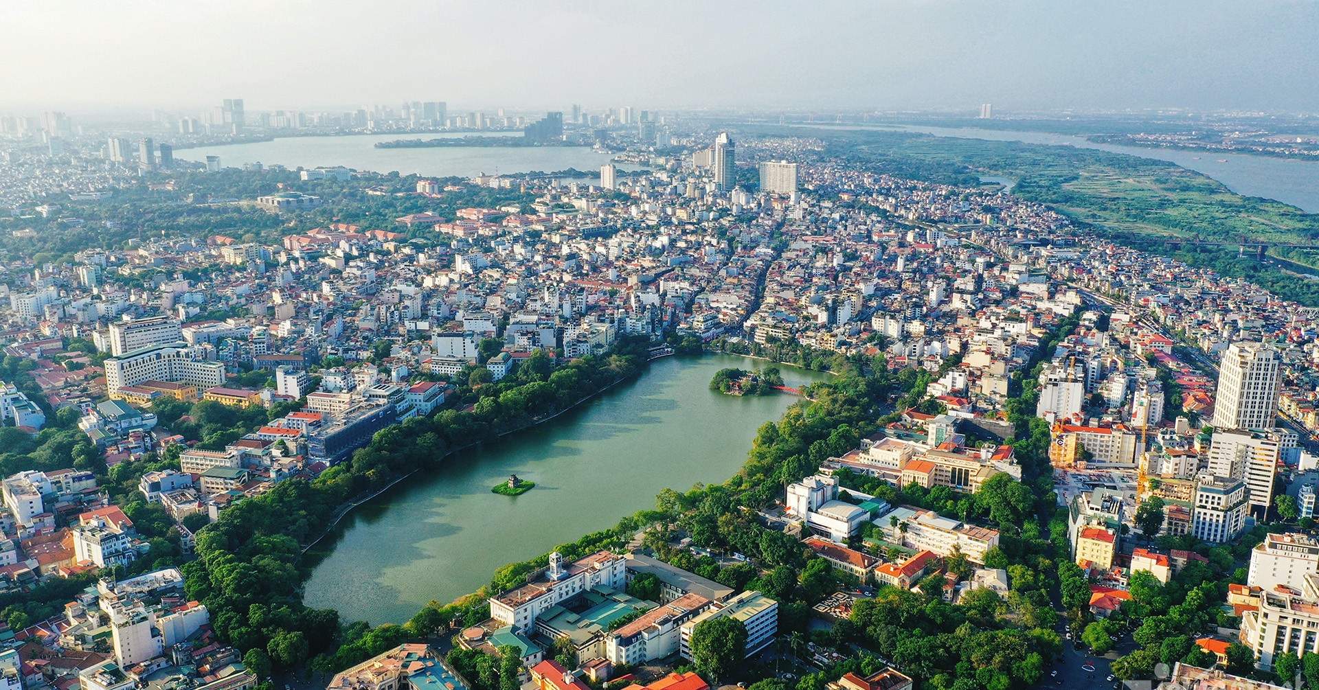 Bảng giá đất Hà Nội cao nhất 695 triệu/m2; công ty bất động sản ‘đóng cửa’ 1 năm