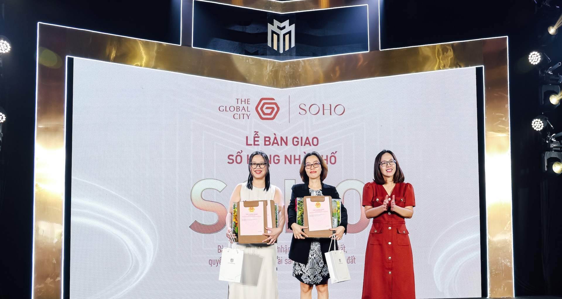 Những cư dân đầu tiên của nhà phố thương mại SOHO nhận sổ hồng