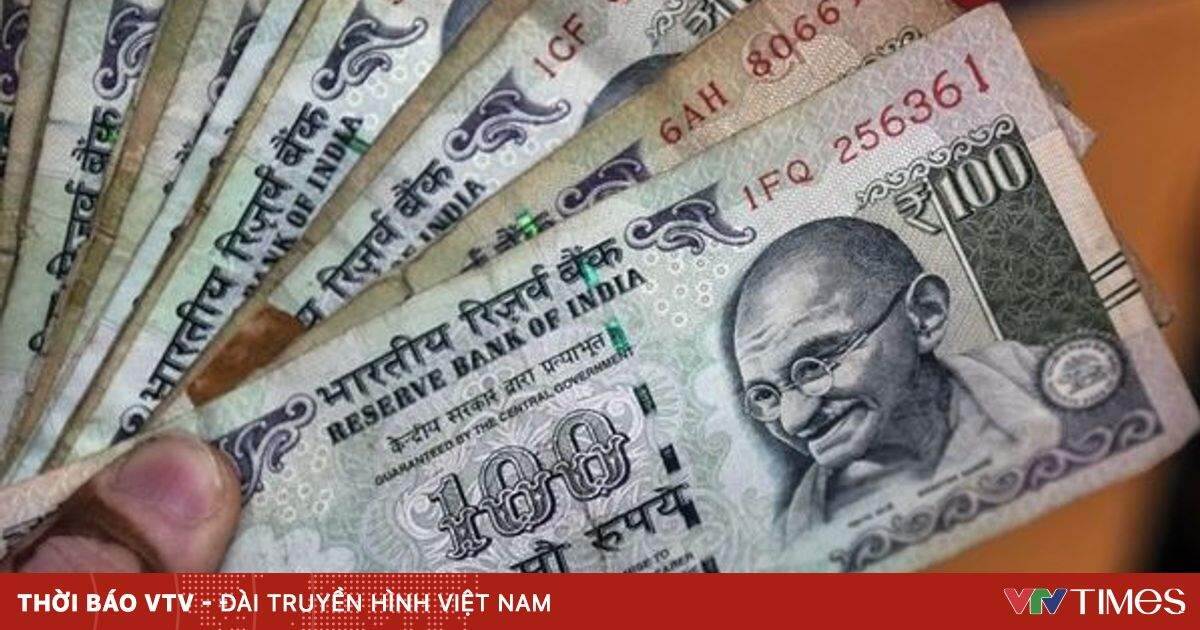 Đồng Rupee trượt giá | VTV.VN