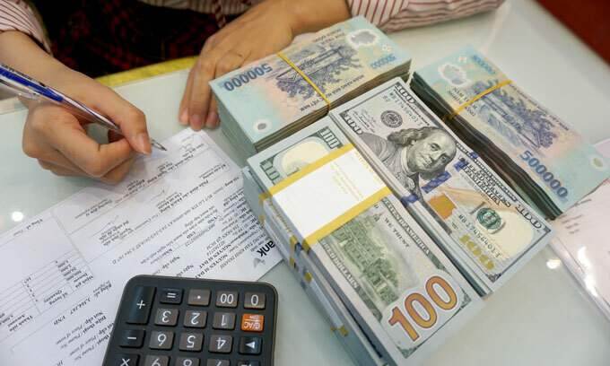 Dollar rises against dong on black market