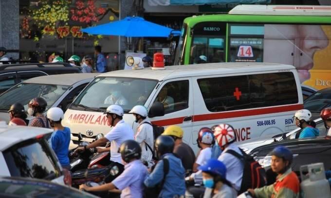 Drivers fear yielding to ambulance could result in 5 fine
