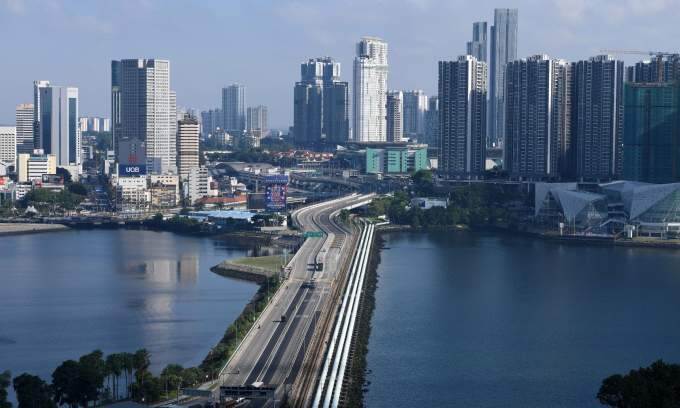 Raising wages to 2/3 of Singapore’s could draw Malaysians abroad back home