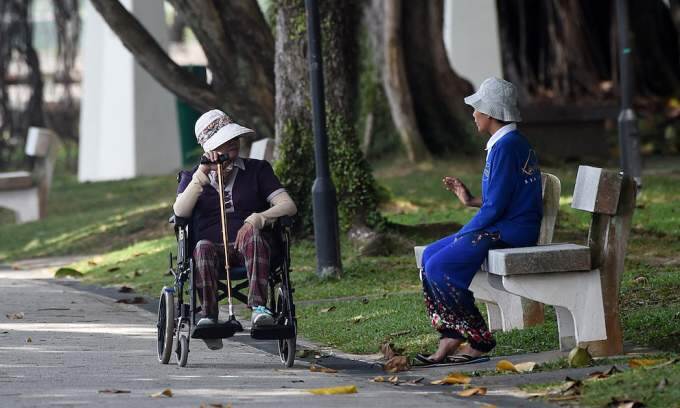 Singapore to offer up to US0 in cash to each senior citizen