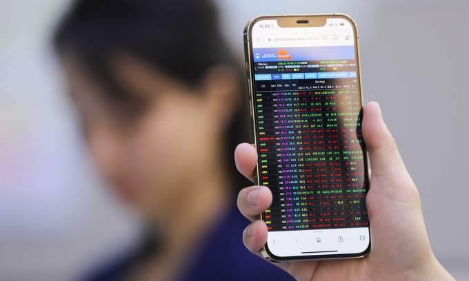 Stocks dive to 7-week bottom
