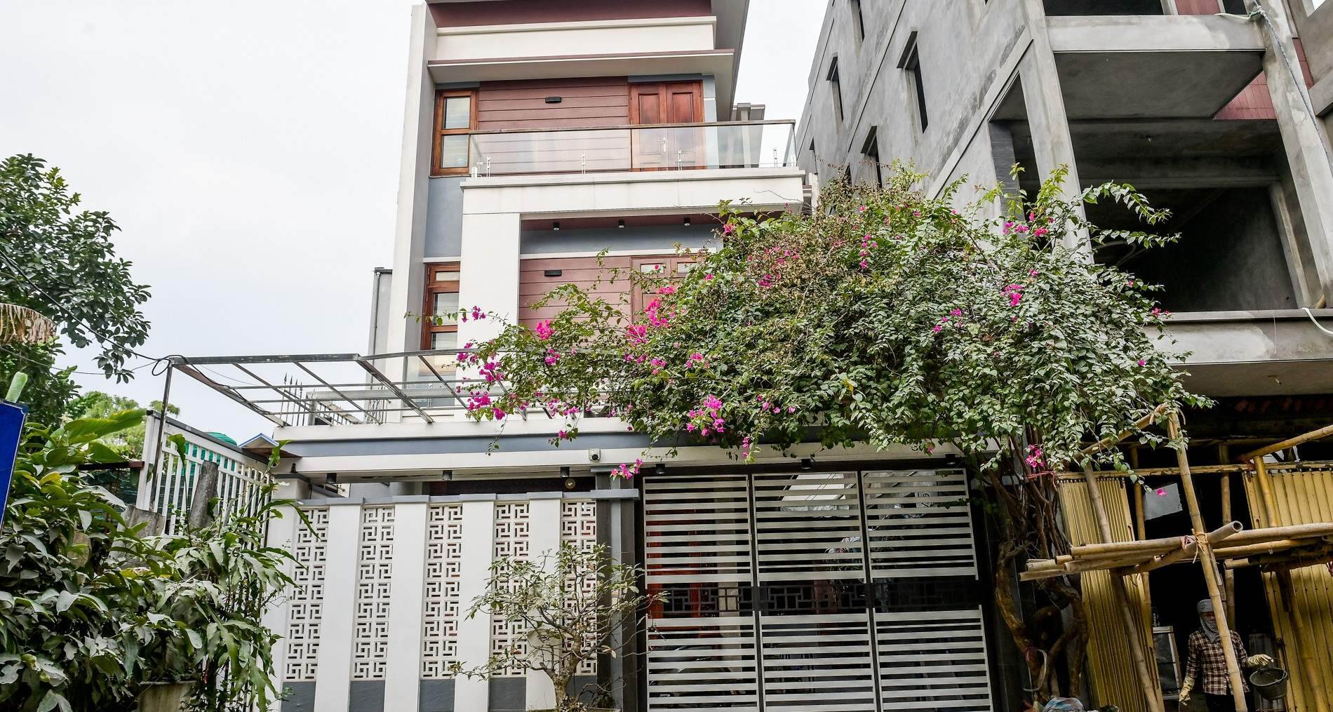 Cận cảnh ngôi nhà hiện đại của cầu thủ Nguyễn Xuân Son đang ở tại Nam Định Cận cảnh ngôi nhà hiện đại của cầu thủ Nguyễn Xuân Son đang ở tại Nam Định
