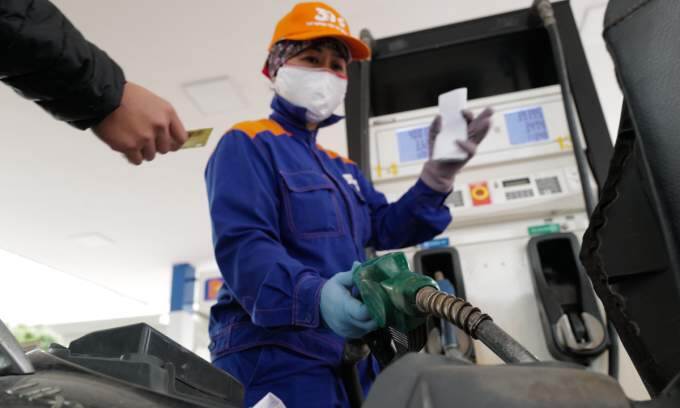 Fuel prices inch up in Vietnam