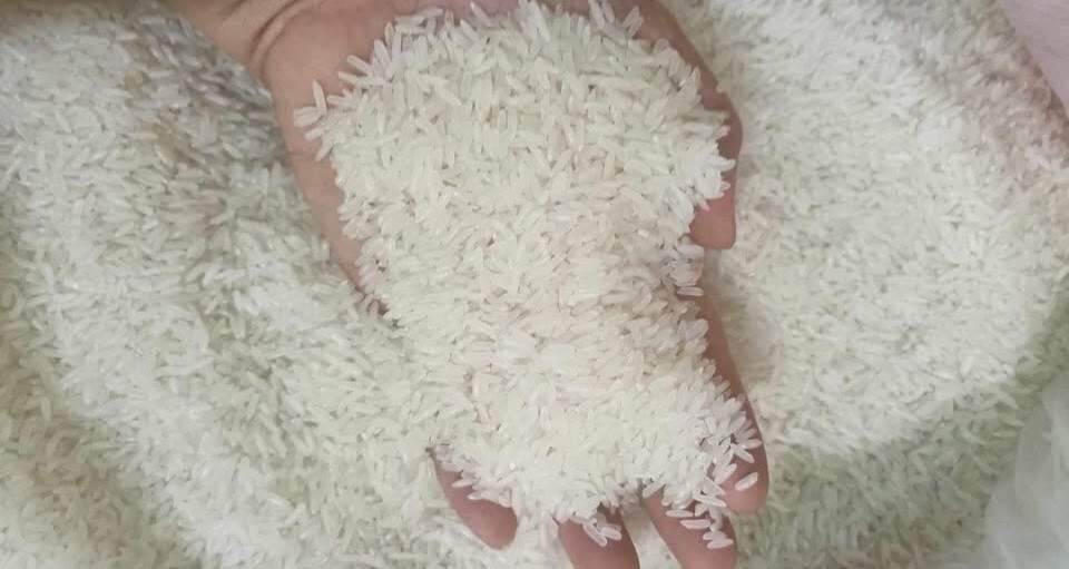 Giá gạo xuất khẩu thủng đáy, sao gạo ở chợ vẫn ‘đứng im’?