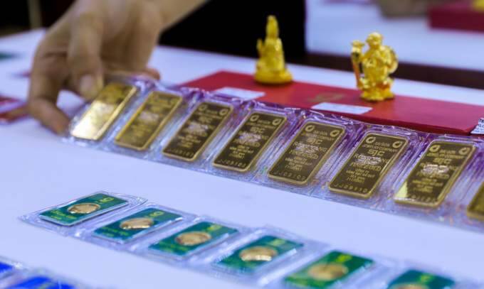 Gold edges lower – VnExpress International Gold edges lower – VnExpress International