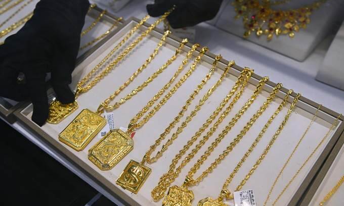 Gold price dips 1% – VnExpress International