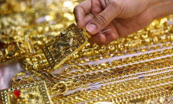 Gold ring price briefly hits new historic peak Gold ring price briefly hits new historic peak