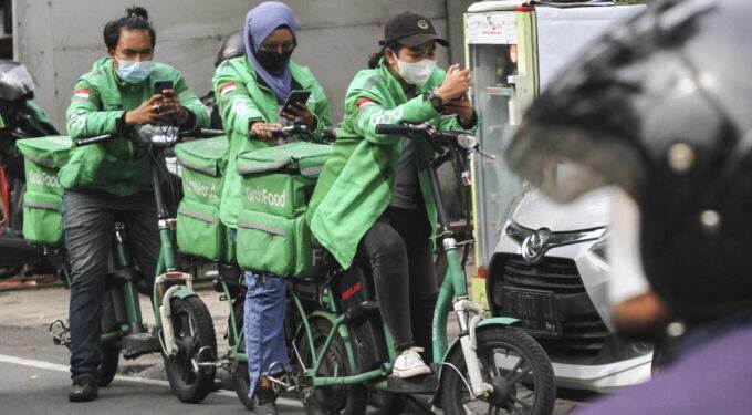 Grab, Gojek parent eye merger this year Grab, Gojek parent eye merger this year