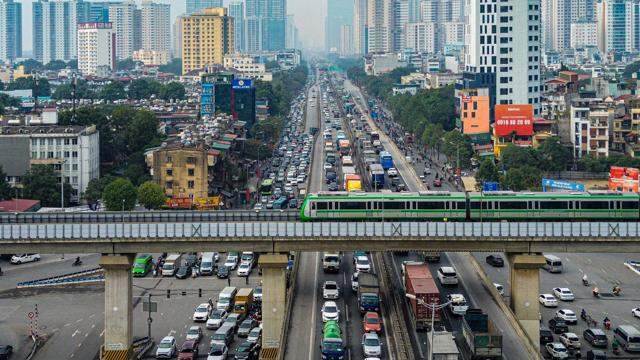 Hàng trăm nghìn lượt khách lựa chọn đường sắt đô thị để di chuyển trong dịp Tết Nguyên đán