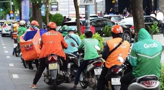Laid off in my 40s, I struggle to earn daily as a deliveryman Laid off in my 40s, I struggle to earn daily as a deliveryman