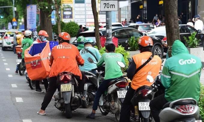 Laid off in my 40s, I struggle to earn $6 daily as a deliveryman