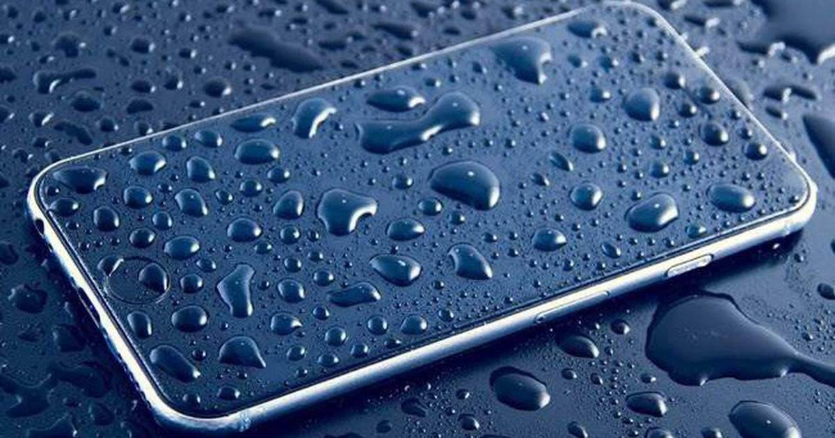 Làm thế nào để tự sửa smartphone bị ướt tại nhà?