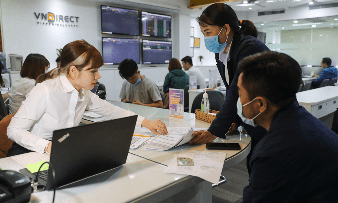 Stocks hit 16-month peak – VnExpress International