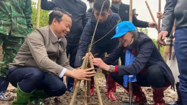 Tết trồng cây 2025: Trồng rừng ngập mặn để bảo vệ người dân ven biển trước thiên tai