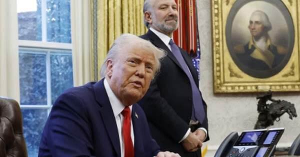 48 giờ trước khi ông Trump quyết định hoãn áp thuế với Mexico và Canada