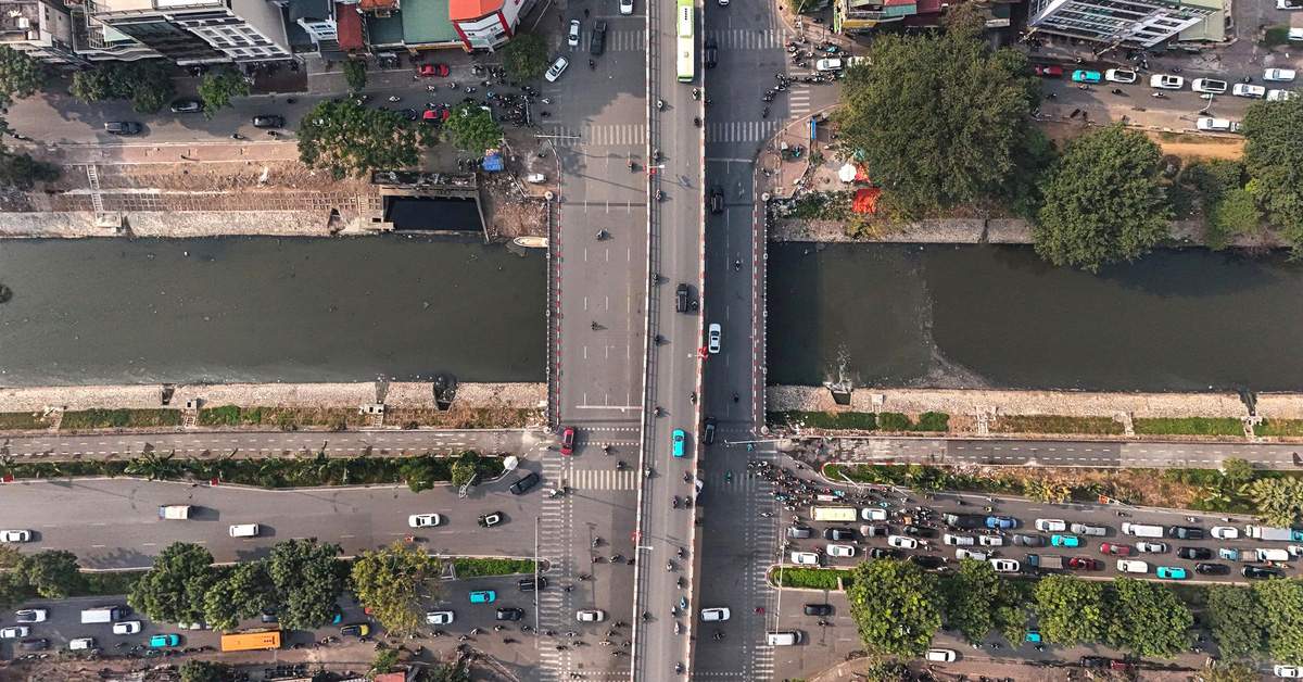 Bơm nước sông Hồng ‘giải cứu’ sông Tô Lịch, vì sao bộ ngành, chuyên gia đều băn khoăn