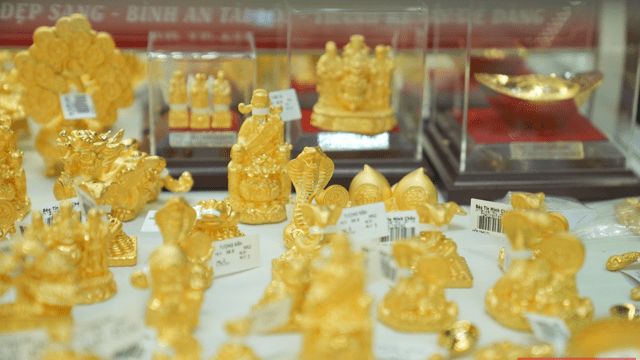 Giá vàng trong nước về gần sát giá thế giới