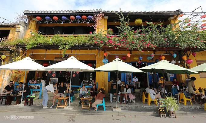 Coffee shops multiply despite rising business closures