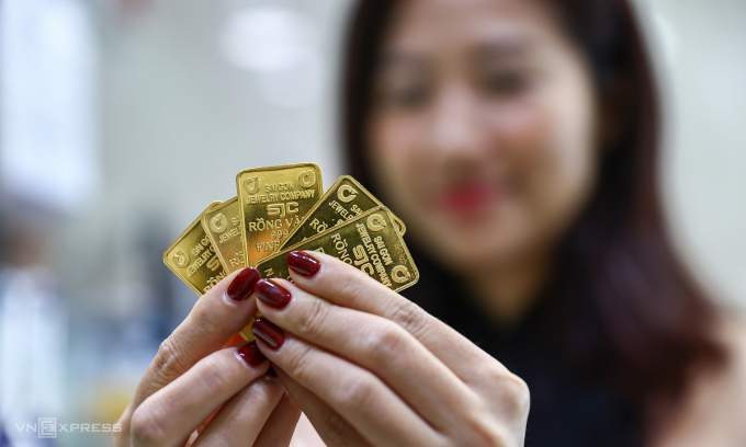 Gold prices continue to decline Gold prices continue to decline