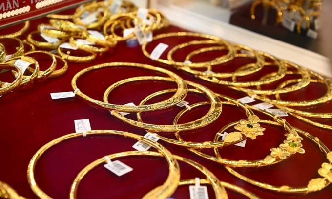 Gold prices reach new historic peaks Gold prices reach new historic peaks
