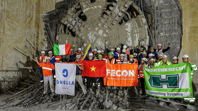 Máy khoan hầm TBM “Thần tốc” chính thức đến ga S10 – Cát Linh Máy khoan hầm TBM “Thần tốc” chính thức đến ga S10 – Cát Linh