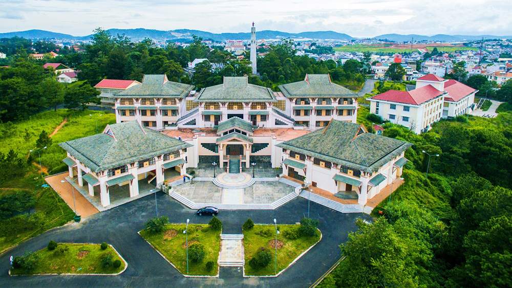 Phát triển Trường Đại học Tây Nguyên và Trường Đại học Đà Lạt là hai trung tâm đào tạo chất lượng cao Phát triển Trường Đại học Tây Nguyên và Trường Đại học Đà Lạt là hai trung tâm đào tạo chất lượng cao