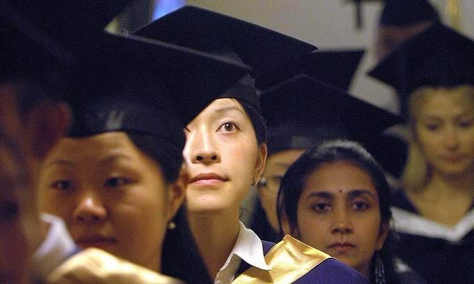 Salary for Singapore fresh graduates exceeds ,300 per month Salary for Singapore fresh graduates exceeds ,300 per month