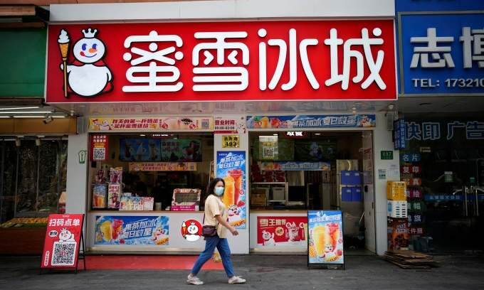 Shares of world’s largest F&B chain Mixue jump nearly 30% in trading debut