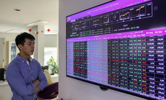 Stocks dip to 2-week low Stocks dip to 2-week low