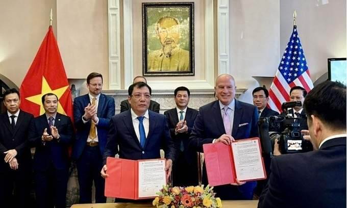 US, Vietnam firms sign B deals on energy and minerals