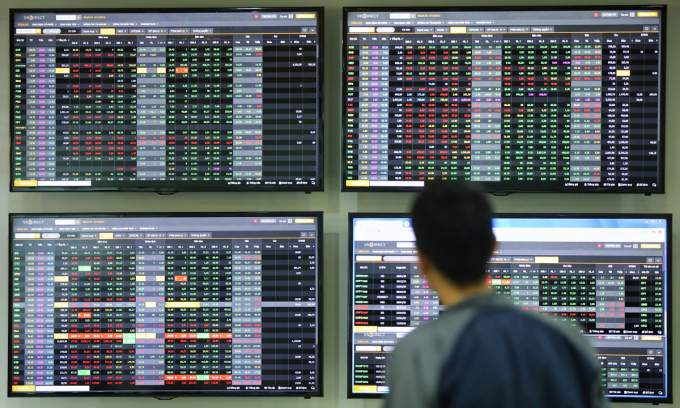 VN-Index dips as trading hits 1-month low VN-Index dips as trading hits 1-month low